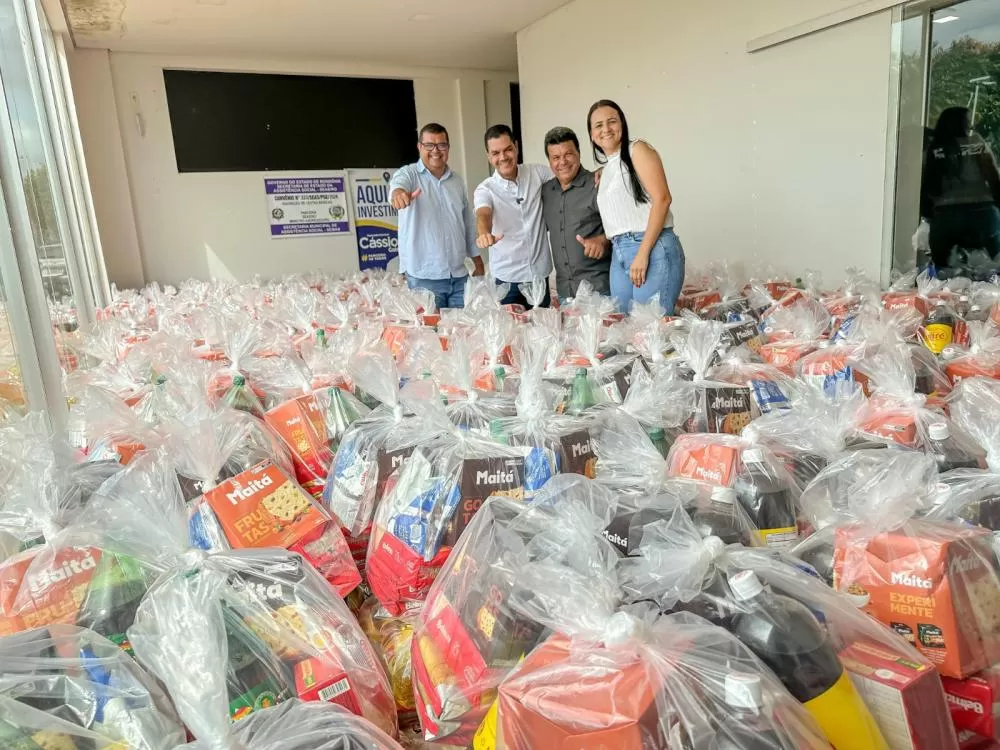 Deputado Cássio Góis Entrega 310 Cestas Básicas em Ação Natalina em Ministro Andreazza