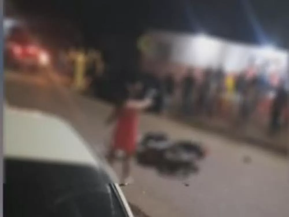 Mulher Destrói Motocicleta em Cacoal e Vídeo Vira Sensação nas Redes Sociais