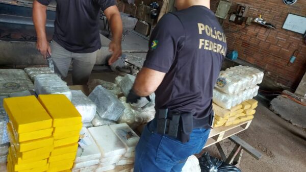 Polícia Federal queima 380 quilos de drogas apreendidas em Rondônia.